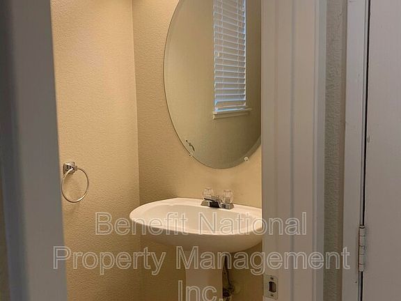 4th image of 37680 Sprucewood Ln
