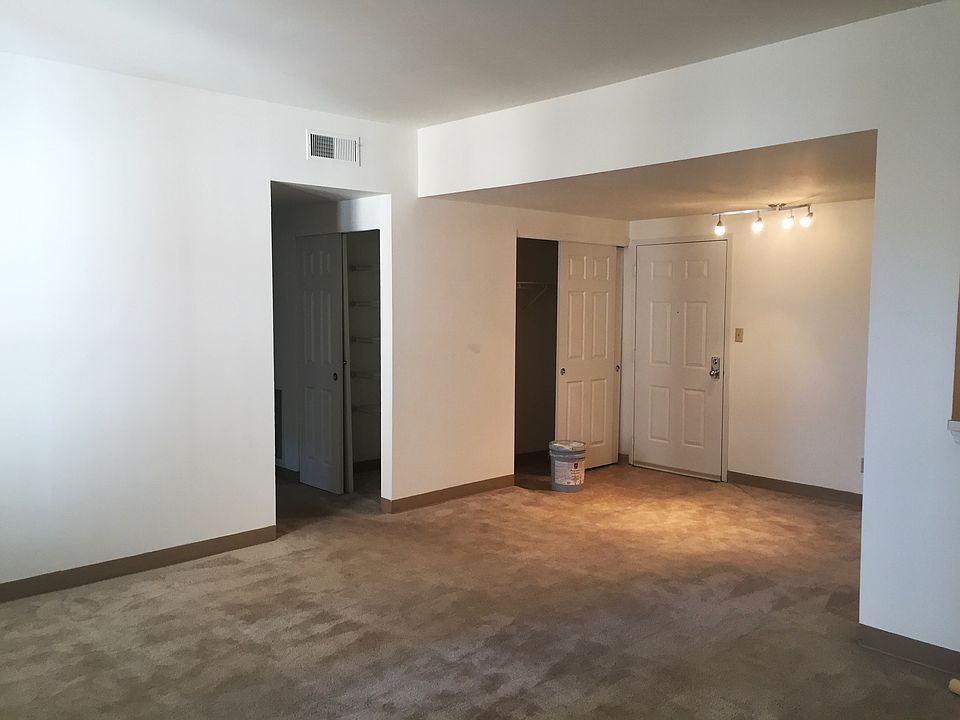 1st image of 5316-5320 Pershing Ave #207