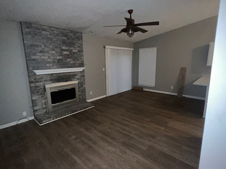 1st image of 131 Springbrook Dr