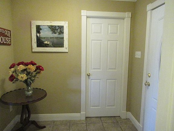 5th image of 415 W Lakeshore Dr