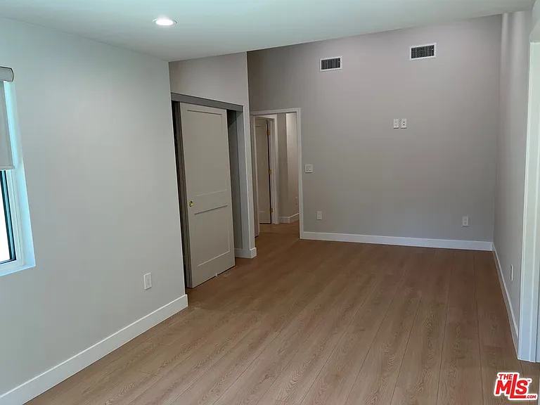 13338 Magnolia Blvd — Photo 37