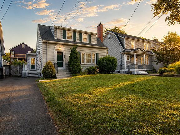 4th image of 2575 Connaught Ave