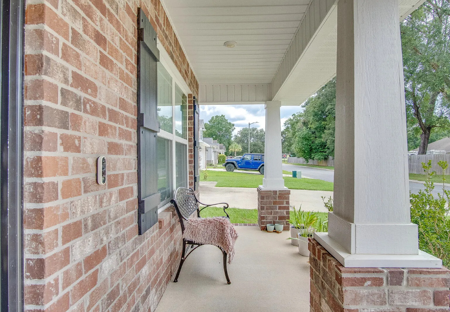 3 bed, 2.0 bath, 1645 sqft, $2,100 — Photo 3