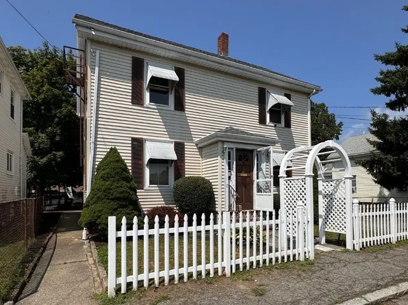 17 Centre St, Waltham, MA 02453