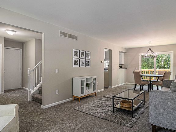 5th image of 7978 Lake Crest Dr