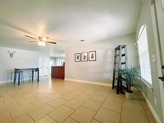 2nd image of 2911 Roosevelt Ave