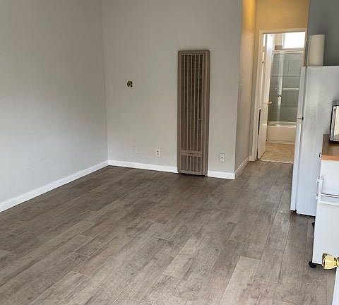 3rd image of 3736 Glendon Ave #5