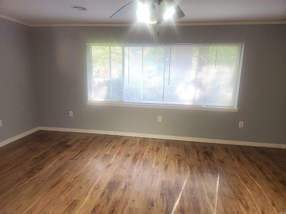 4th image of 5006 Manor Ave