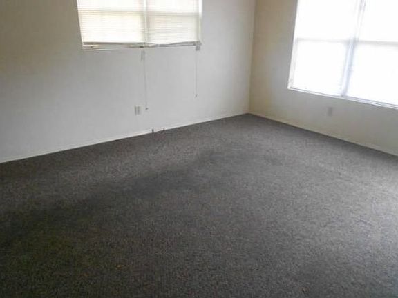 3rd image of 905 Marshall St