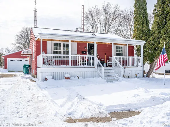 422 Elm St, Mount Morris, MI 48458