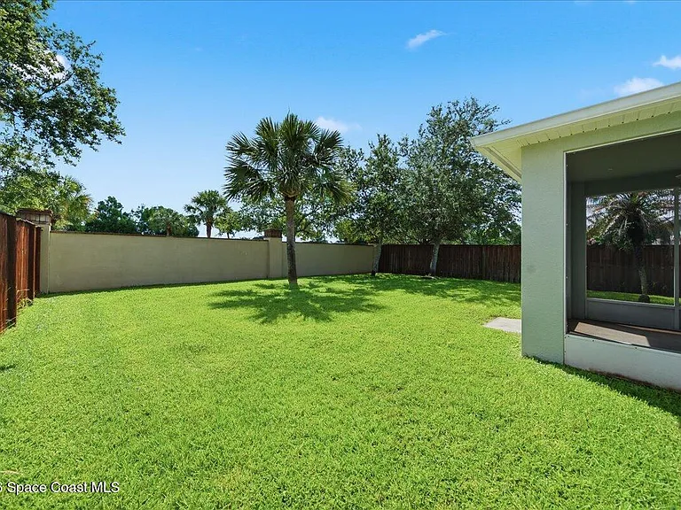5647 Indigo Crossing Dr — Photo 31