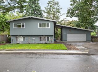 17420 Crownview Dr, Gladstone, OR