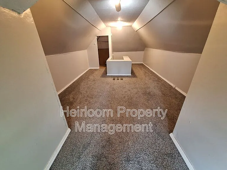 2114 E 4th St — Photo 13