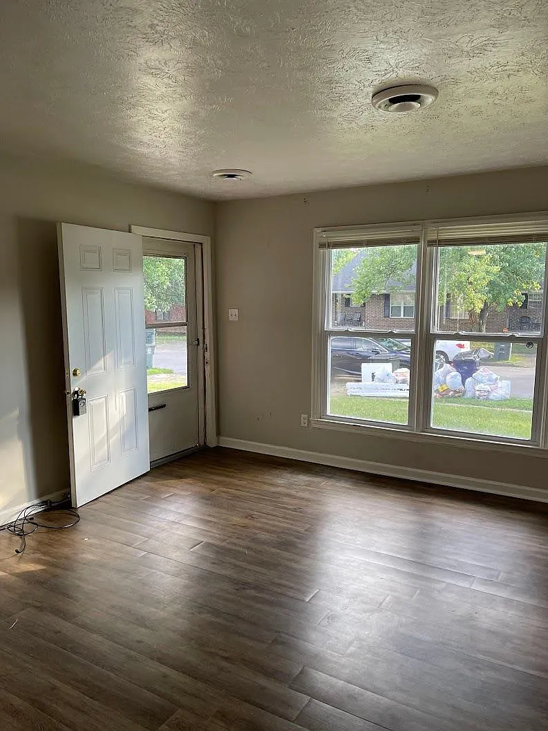 2 bed, 990 sqft, $1,275 — Photo 3