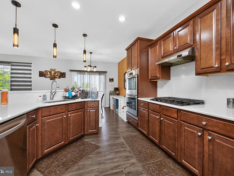 271 Fairfield Cir W — Photo 11