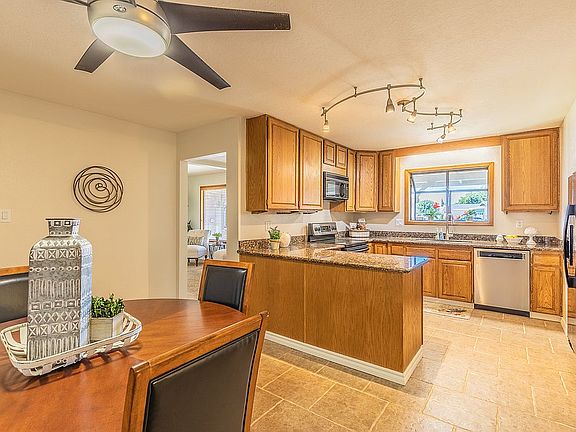 4th image of 1524 Hill Dr