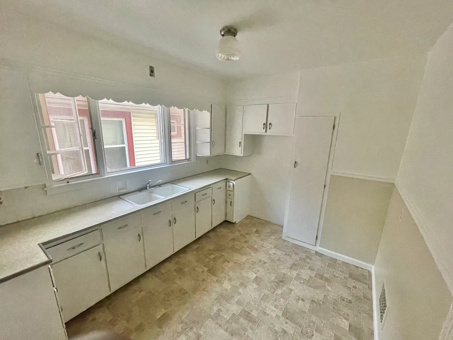 59 Marigold Ave — Photo 3