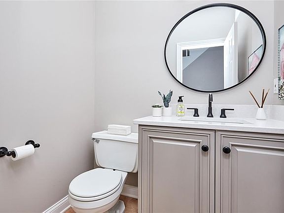 5th image of 4825 Stonebridge Cir