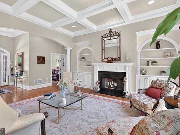 4th image of 3805 Reservoir Dr