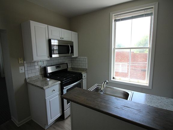 2nd image of 144 Duke Of Gloucester St APT 6A