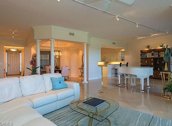 4th image of 560 El Camino Real APT 1402