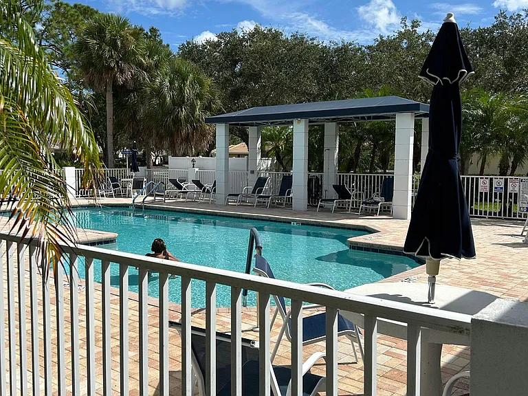 819 Montrose Dr #202 — Photo 27