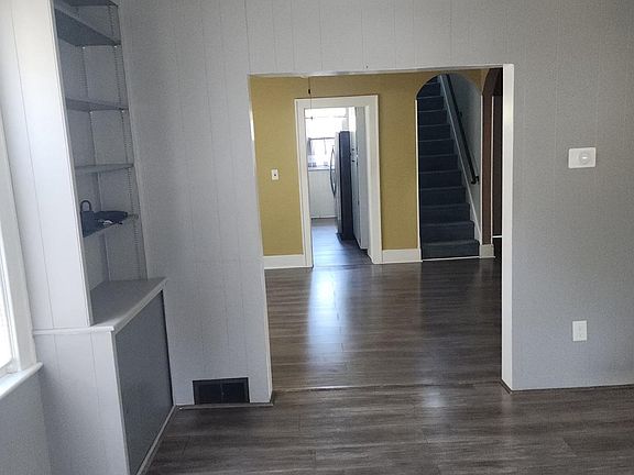 5th image of 84 Maple Shade Ave W