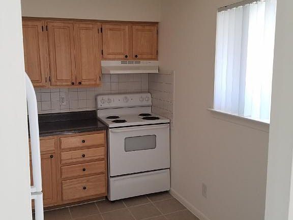 3rd image of 51 Greenwood Dr