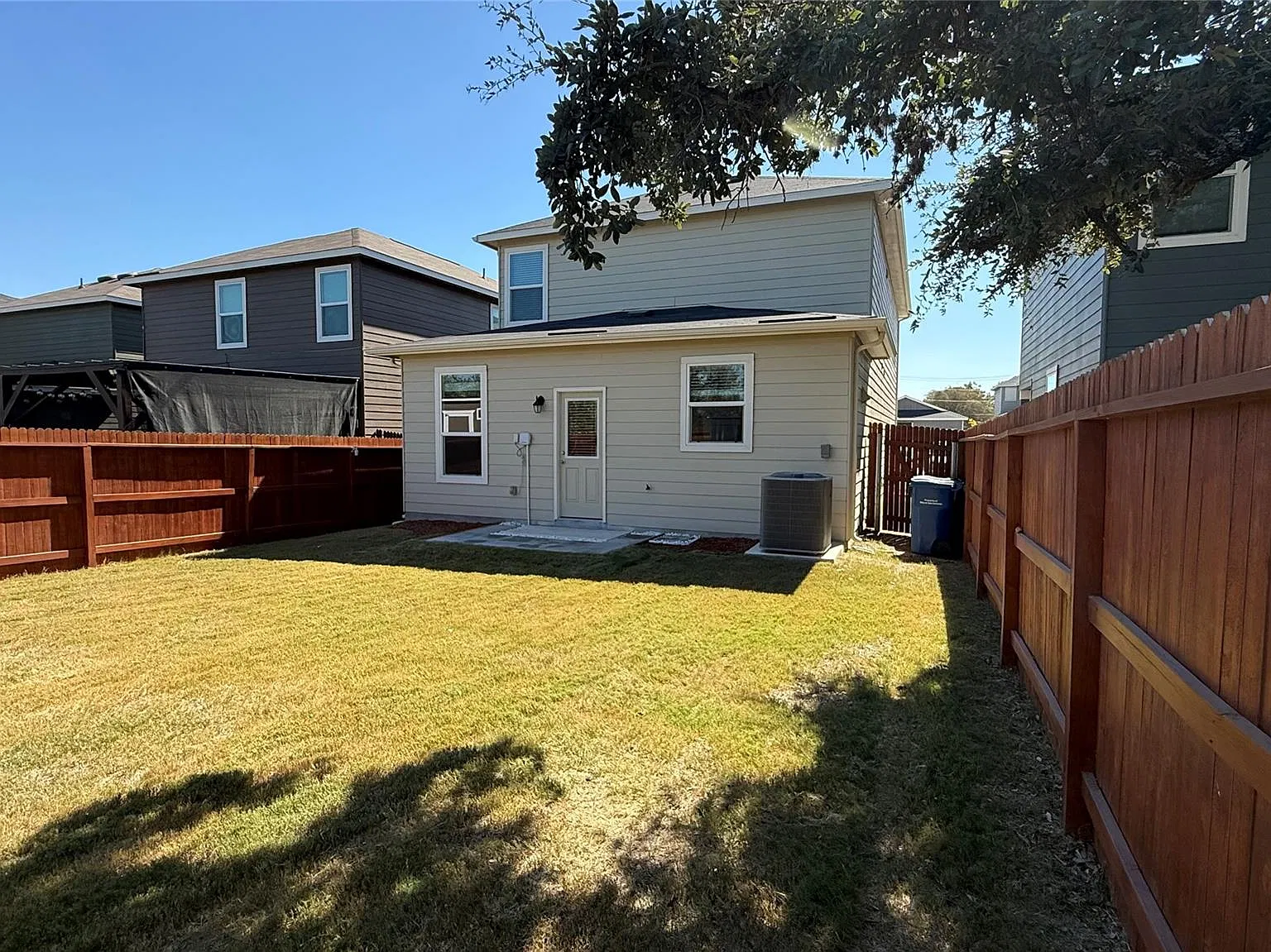 3 bed, 2.5 bath, 1666 sqft, $1,600 — Photo 4