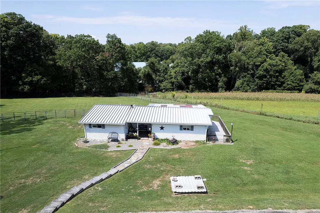 210 Peak Dr photo 1