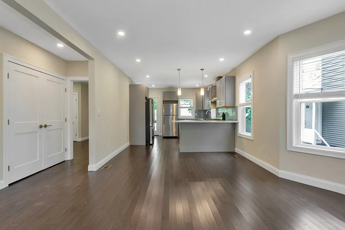 Building Photo - 165 4th St #1