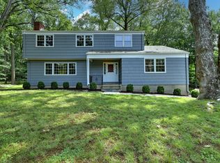25 Zora Ln, Stamford, CT 06903