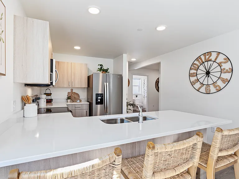 665 E Badger Rd — Photo 19