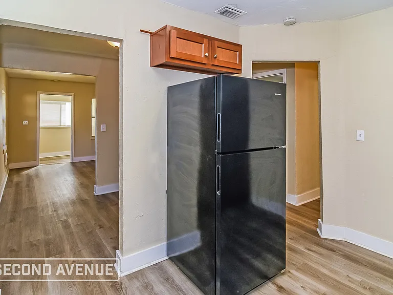 1201 W 27th St — Photo 11