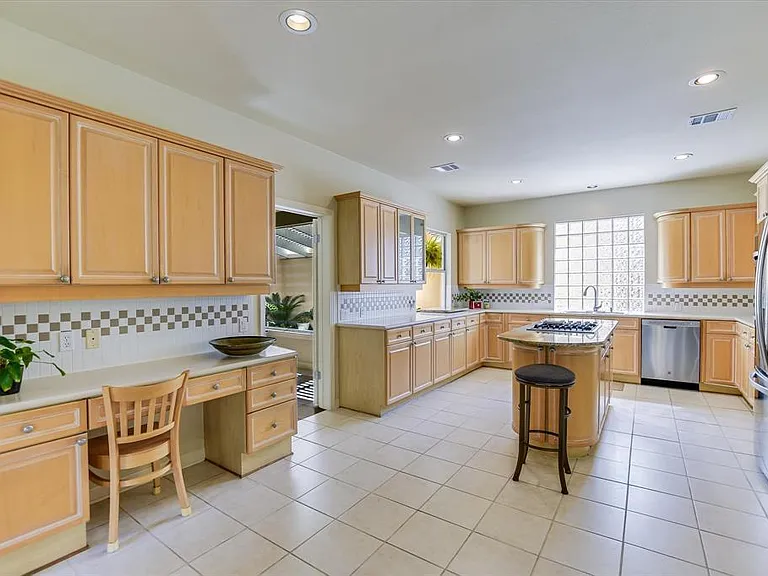 4545 Golf Vista Dr — Photo 5