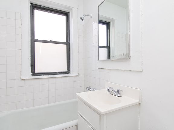 5th image of 427 W Belden Ave #433W101