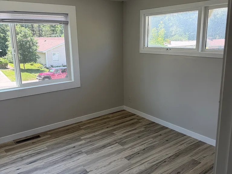 1844 Lynwood Pl — Photo 3