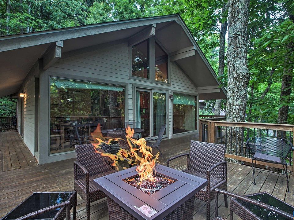 1st image of 200 White Oak Dr