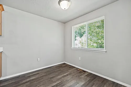 Creekside Apartments Photo 1