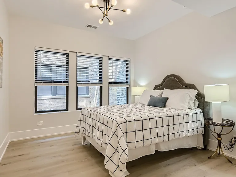 1420 W Winnemac Ave #1 — Photo 18