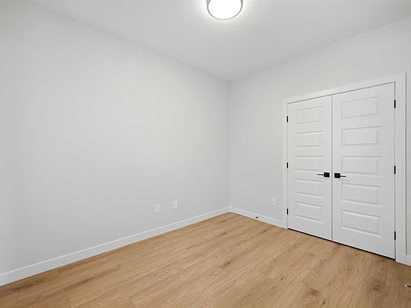 4th image of 46 E Waterford Mews
