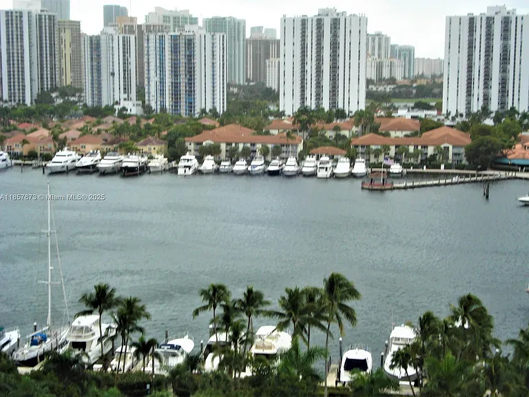 3600 Yacht Club Dr #1503 — Photo 34