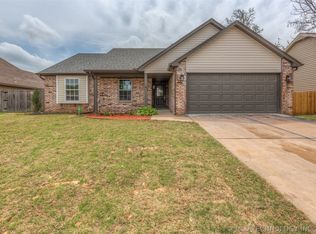 19618 E 37th Ct S, Broken Arrow, OK 74014