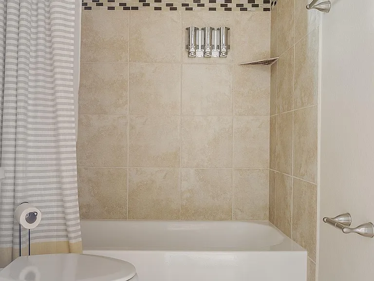 12005 Cromwell Dr — Photo 22