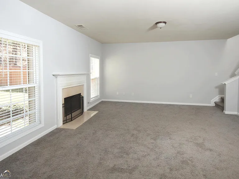 442 Crestmont Ln — Photo 9