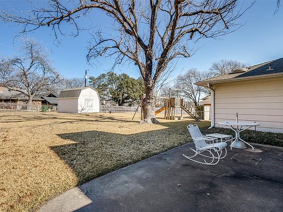 4th image of 621 Carroll Dr