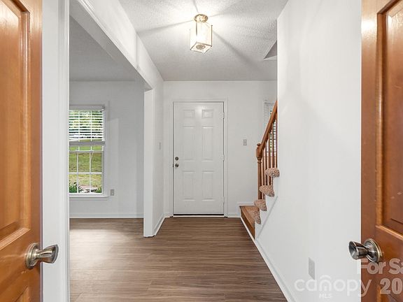3rd image of 10211 Meadow Hollow Dr