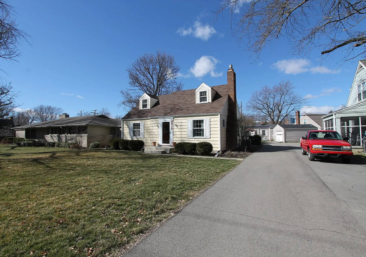 Beautiful 4-bedroom, 2-bathroom Spacious home with Garage and W/D hookup! Original hard wood floo... — Photo 3