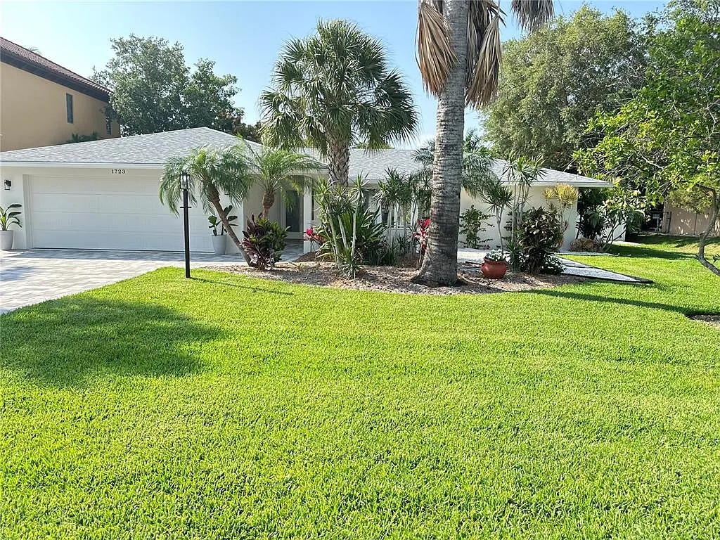 3 bed, 2.0 bath, 1888 sqft, $8,900 — Photo 2