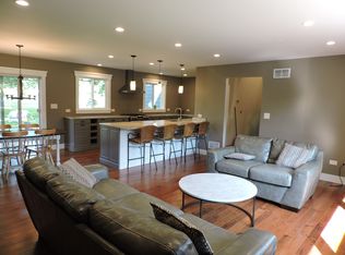 1404 Berwyn St, Spring Grove, IL 60081